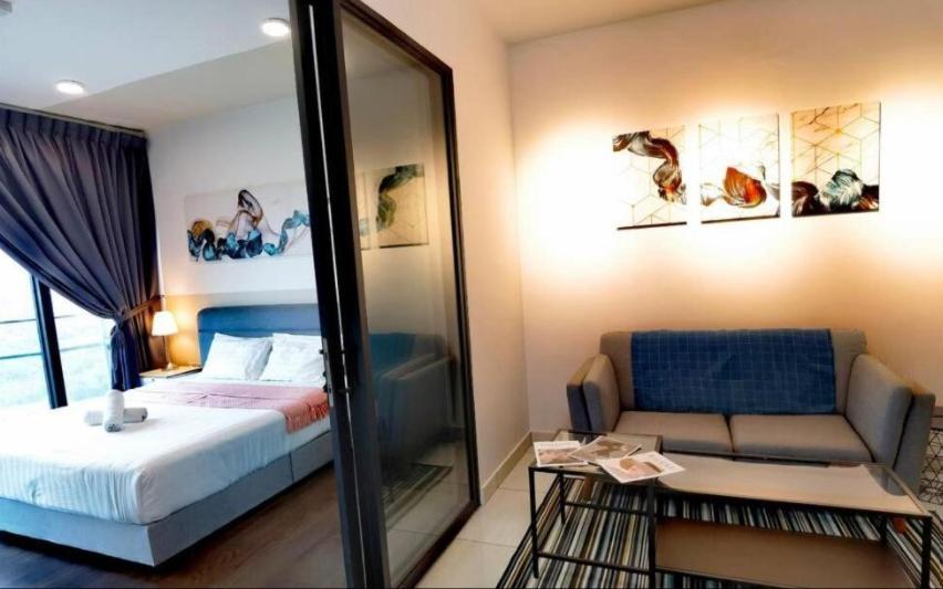 Almas Couple Healing Retreat Netflix By Apartment