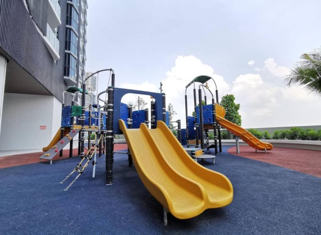 Almas Couple Healing Retreat Netflix By Apartment Iskandar Puteri
